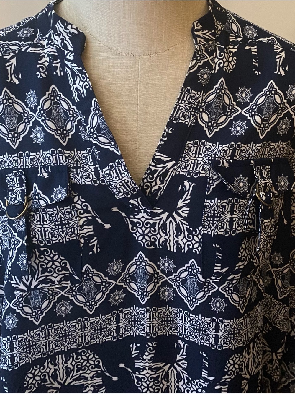 Rue21 Navy and White Printed V-Neck Blouse